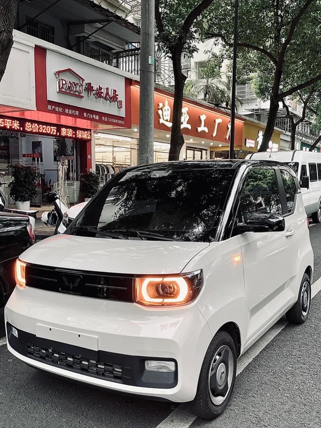 宏光MINIEV生椰白 高級感爆棚的城市出行新寵，房產(chǎn)經(jīng)紀(jì)人的移動咨詢站